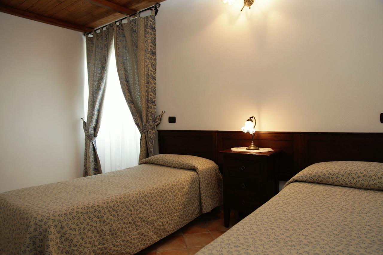 Hotel Il Ghiro Овиндоли Екстериор снимка