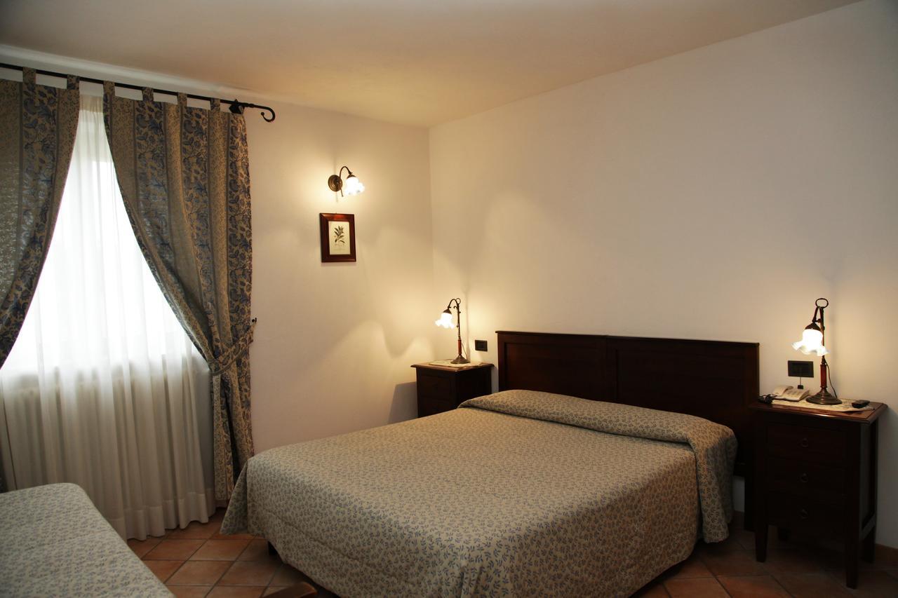 Hotel Il Ghiro Овиндоли Екстериор снимка