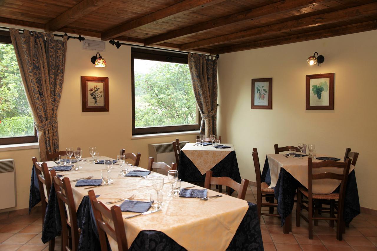 Hotel Il Ghiro Овиндоли Екстериор снимка